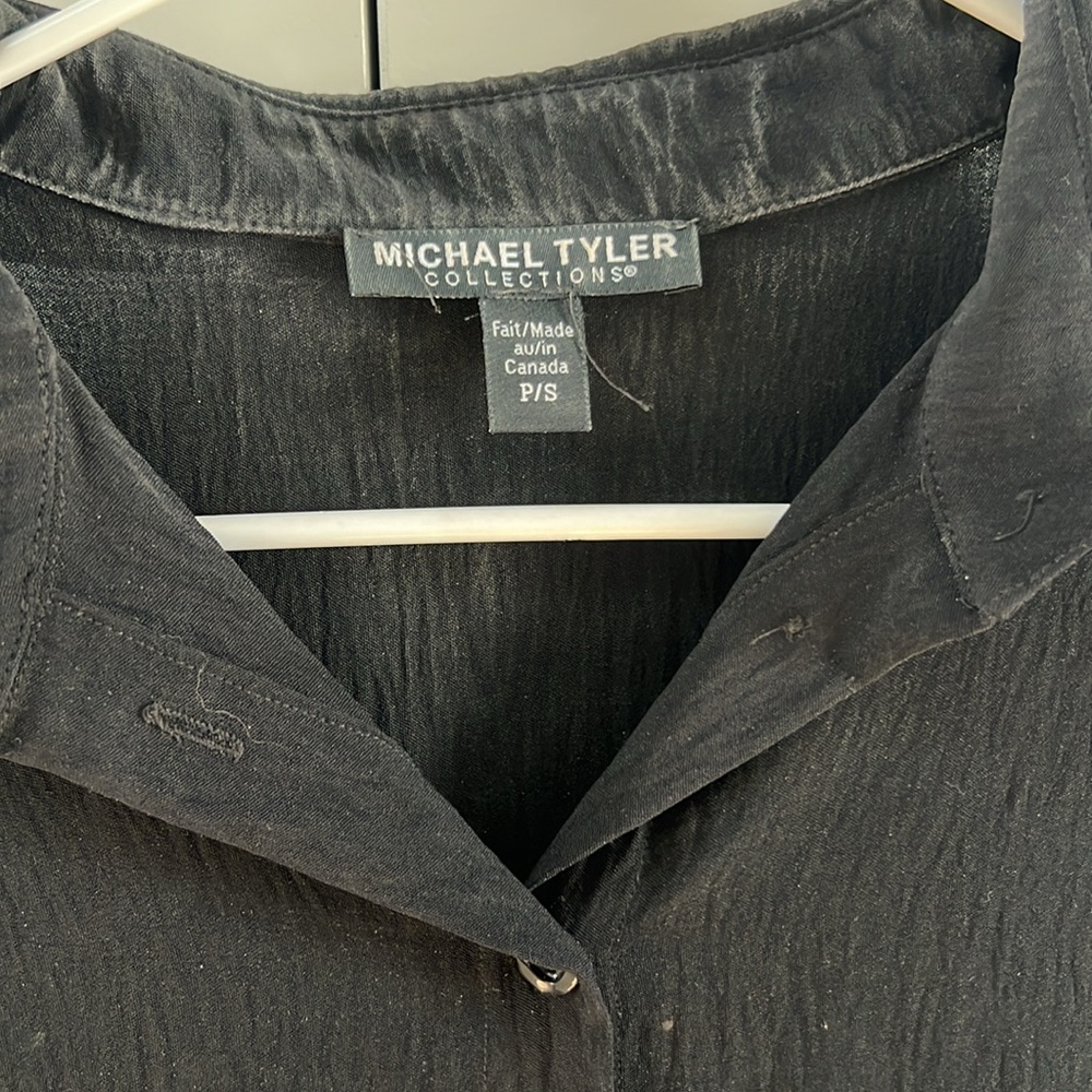Michael, Tyler collections size small black flowing button down long blouse - Picture 7 of 8